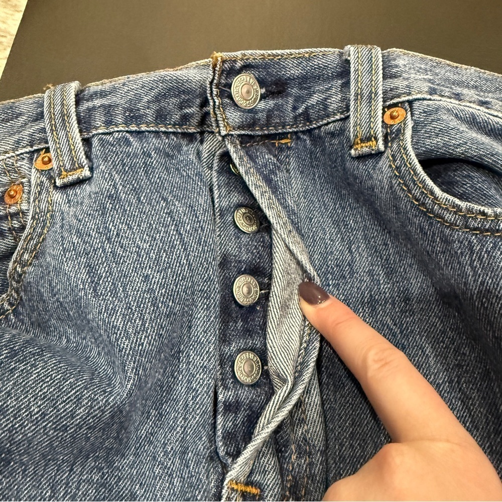 Levi's Medium Wash 501 Original Fit Men's Jeans - Picture 7 of 15